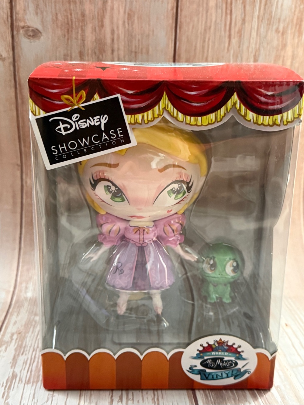 NIB Disney Showcase Miss Mindy Rapunzel & Pascal Vinyl Figure